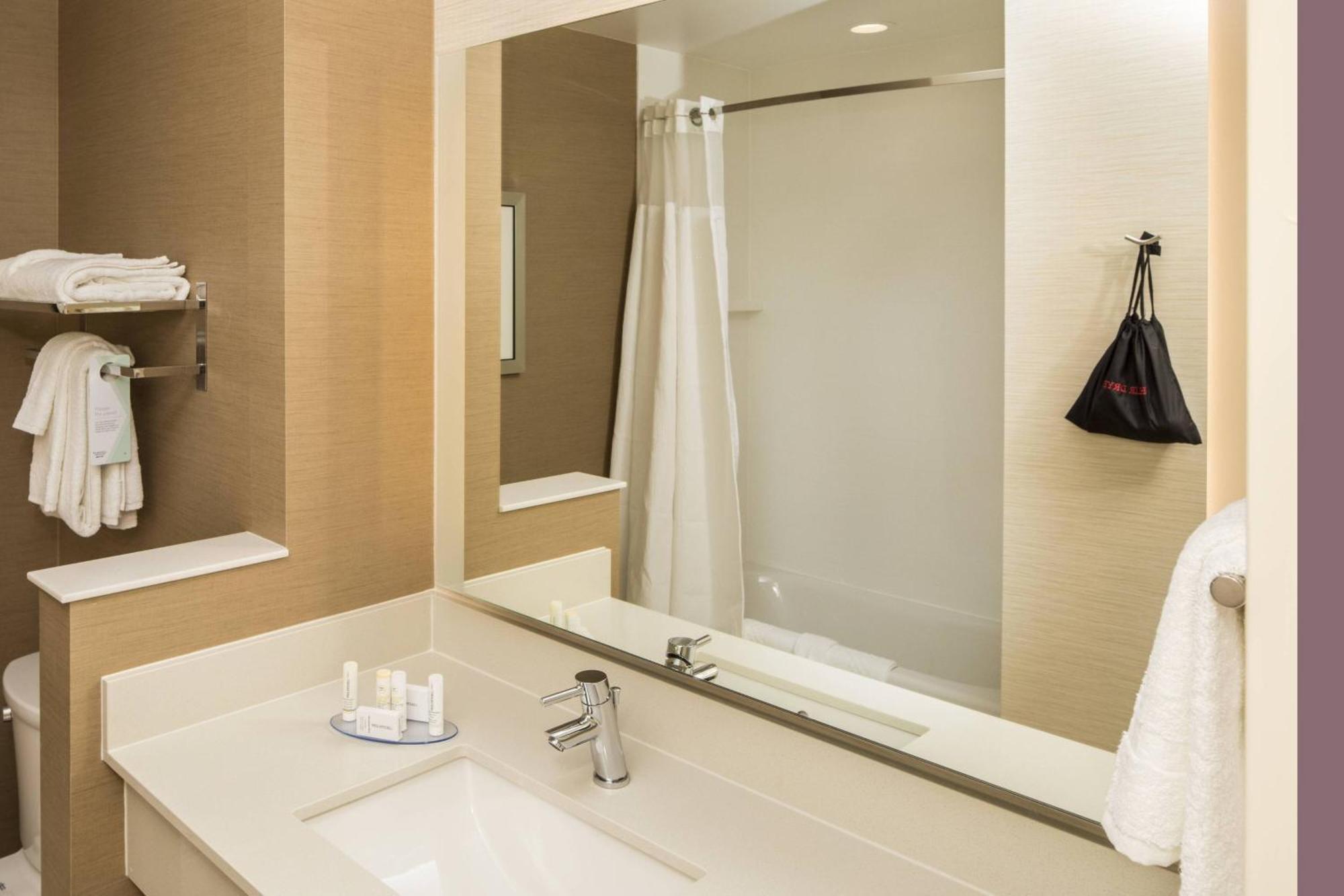 Fairfield Inn & Suites By Marriott Pittsburgh North/Mccandless Crossing McCandless Township Exteriör bild